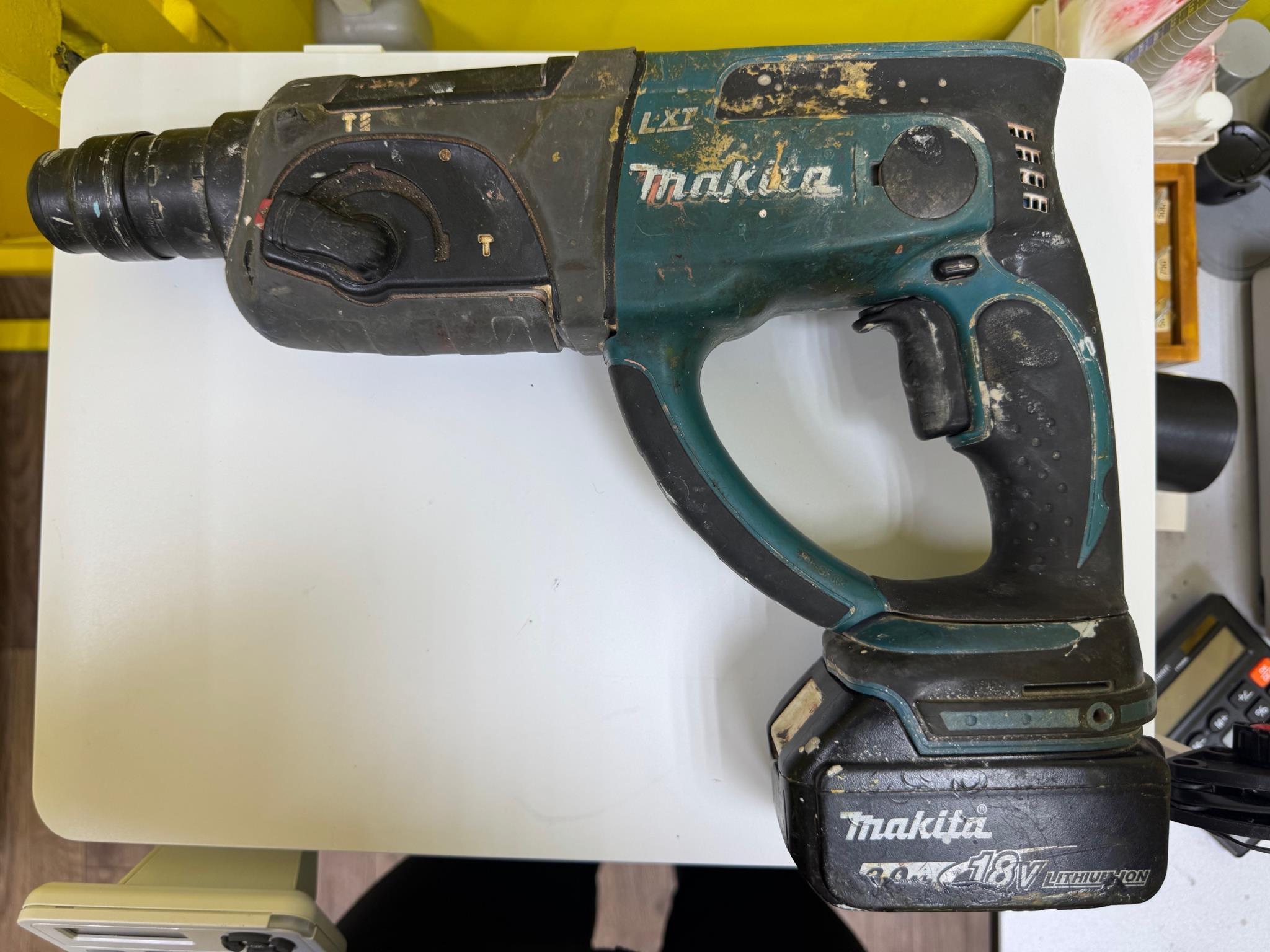 Перфоратор Makita DHR202